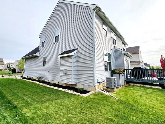 4th image of 698 Mulberry Dr