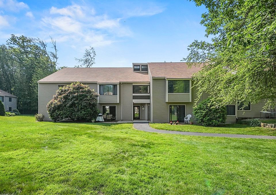 1st image of 7 Thayer Pond Dr #11