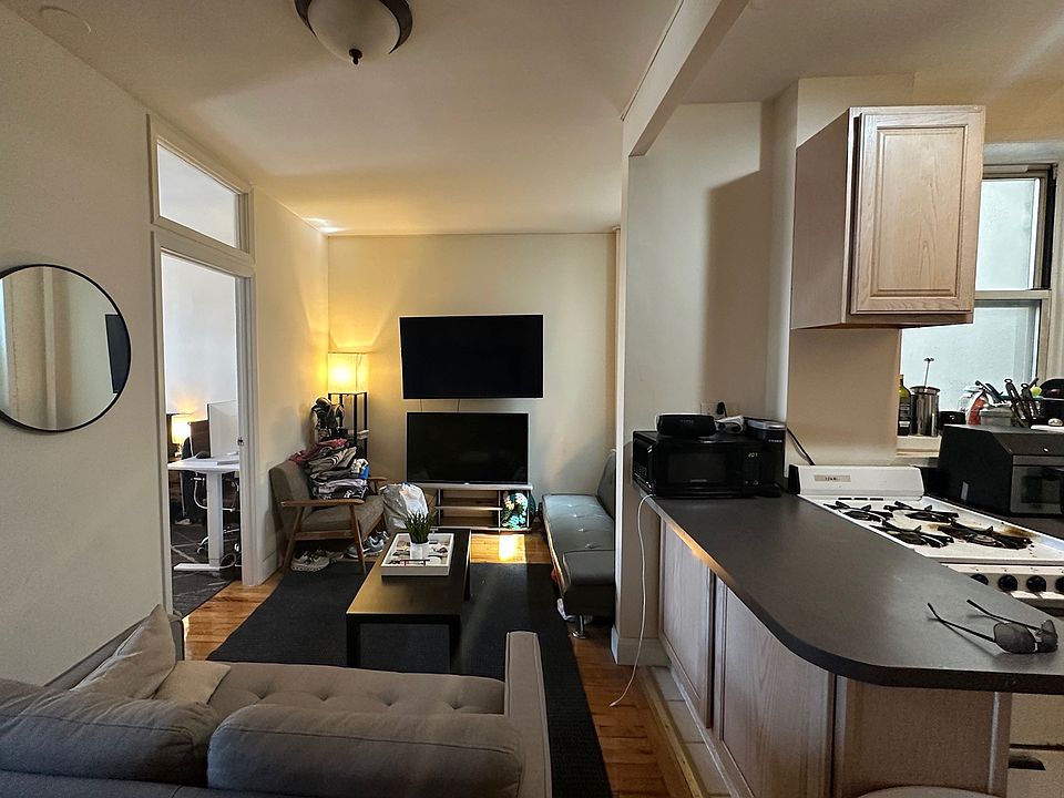 1st image of 114 E 1st St APT 17