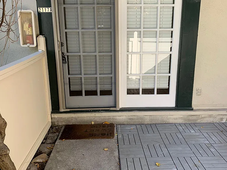 2117 Delaware St — Photo 3