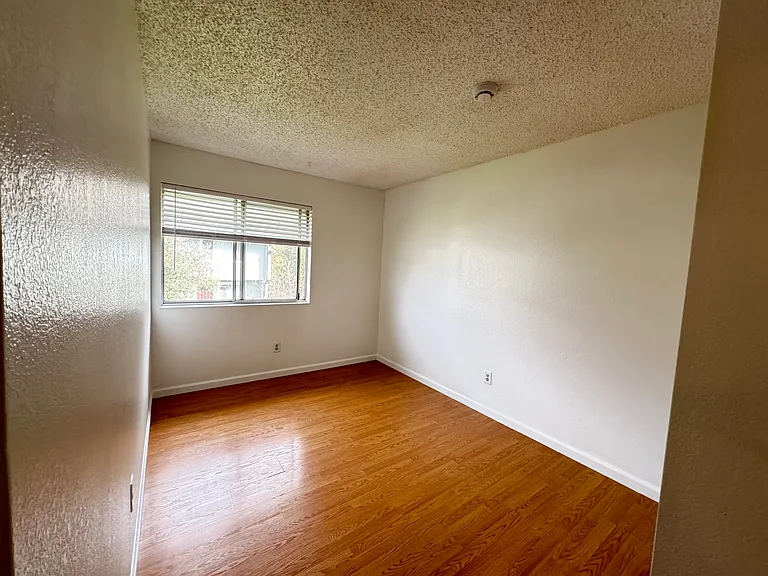 314 Harvest Ln — Photo 13