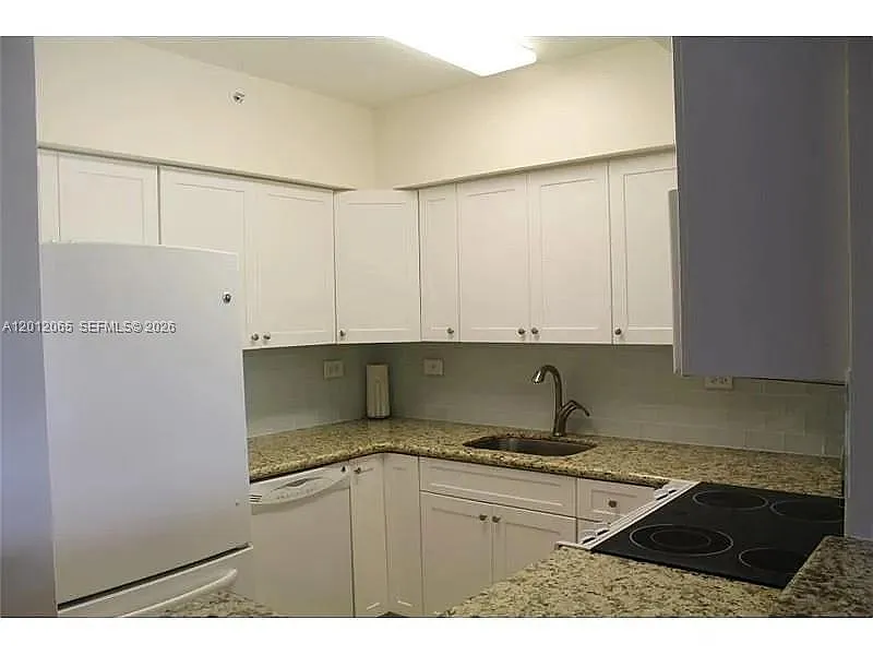 Building Photo - 1500 Bay Rd #318S