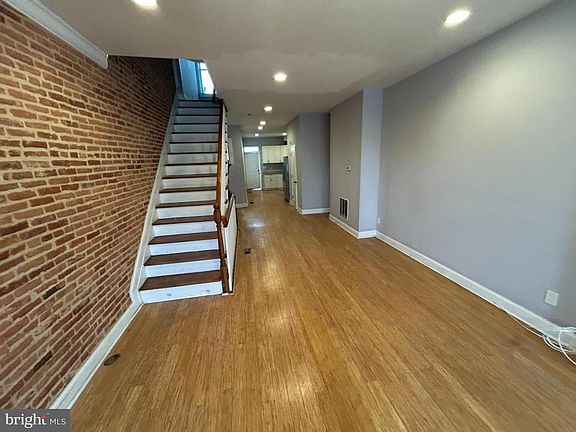 4th image of 1537 N Broadway