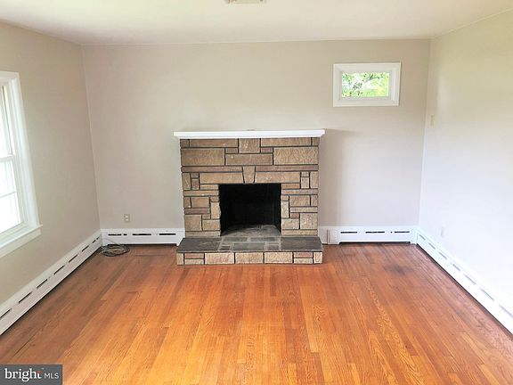 2nd image of 2060 Bridge Rd