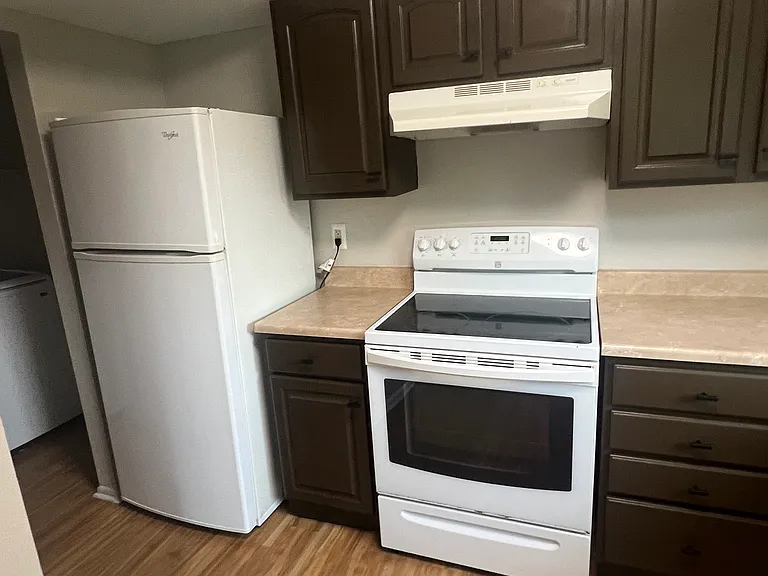 1813 Plymouth Ct — Photo 3
