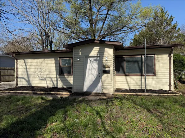 131 Saint Leo Dr, Cahokia, IL 62206