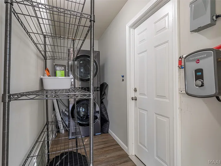 221 Moncrief St — Photo 5