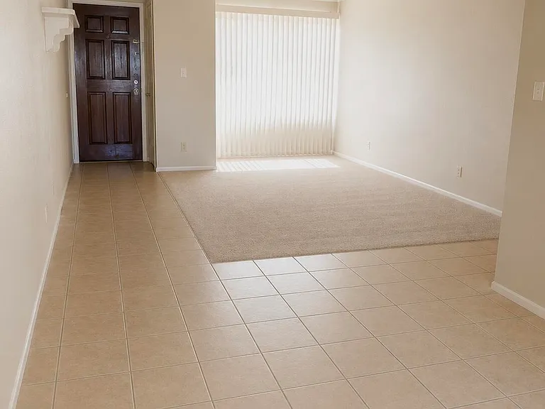 1927 E Hampton Ave #203 — Photo 1