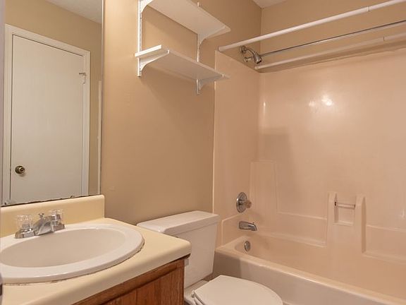 5th image of 310 Genelda Ave APT 4