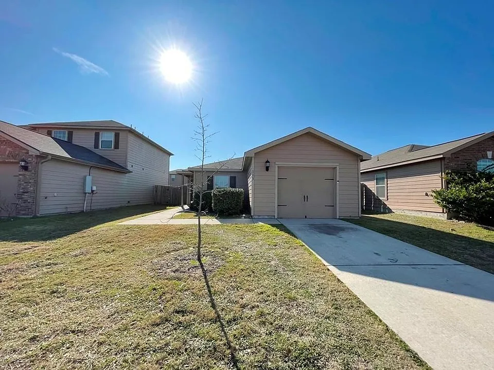 113 Robertson Ln