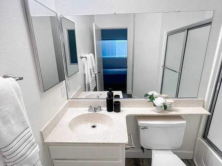 20954 Vanowen St — Photo 28