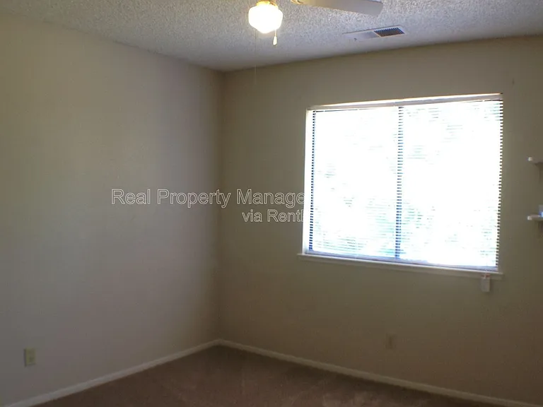 675 N Claremont Ave — Photo 21