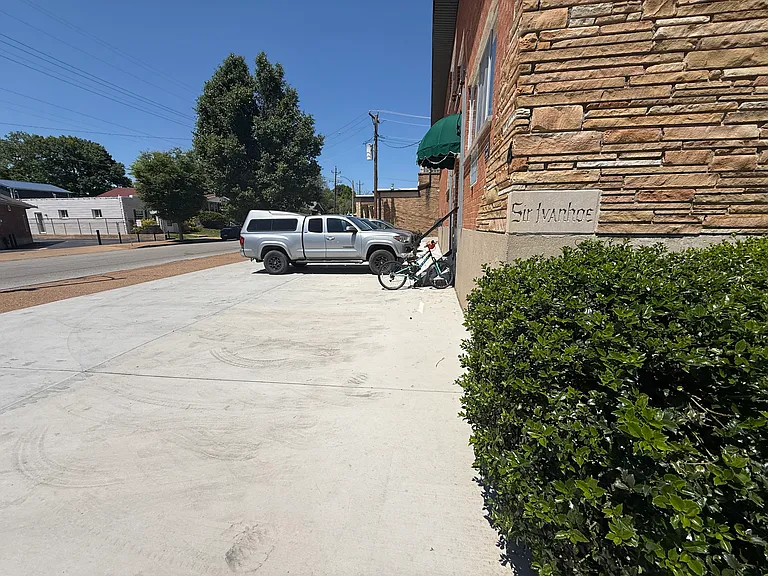 6599 Scanlan Ave #2E — Photo 3