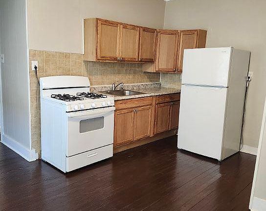 5th image of 124 Mount Holly Ave #1