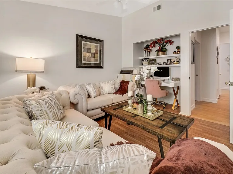 12214 Tunbridge Ct — Photo 8