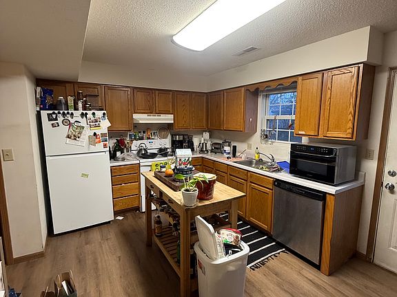 2nd image of 412 W Broadway APT B