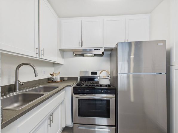 5919-5931 Reseda Blvd #201