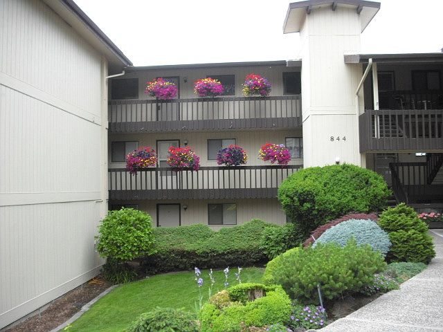 1st image of 844 W Cliff Dr APT 301