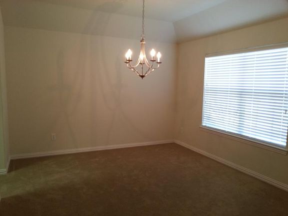5th image of 713 Creekside Dr