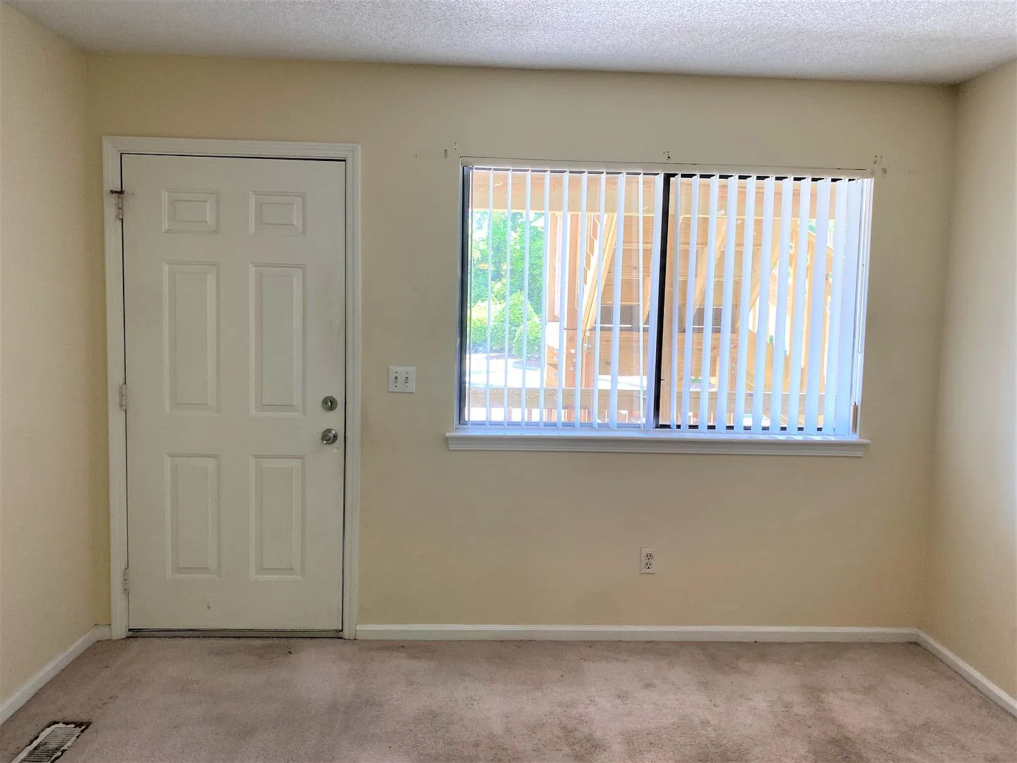 2BR Candle Wyck Community located on kerr Ave, Walk to UNCW, Shopping and Breweries Ground floor ... — Photo 3