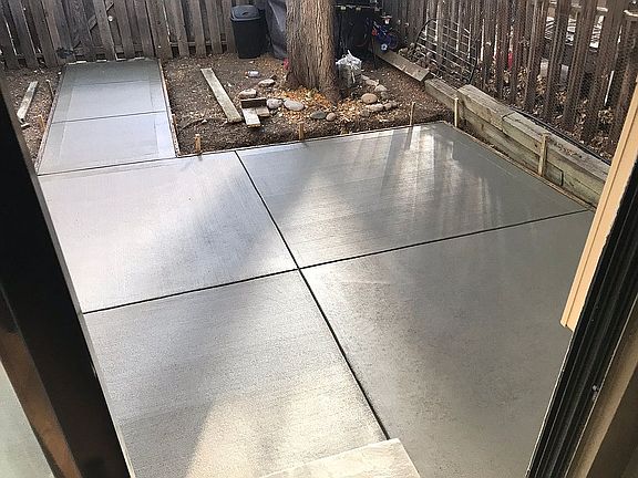 New concrete patio 09/2018