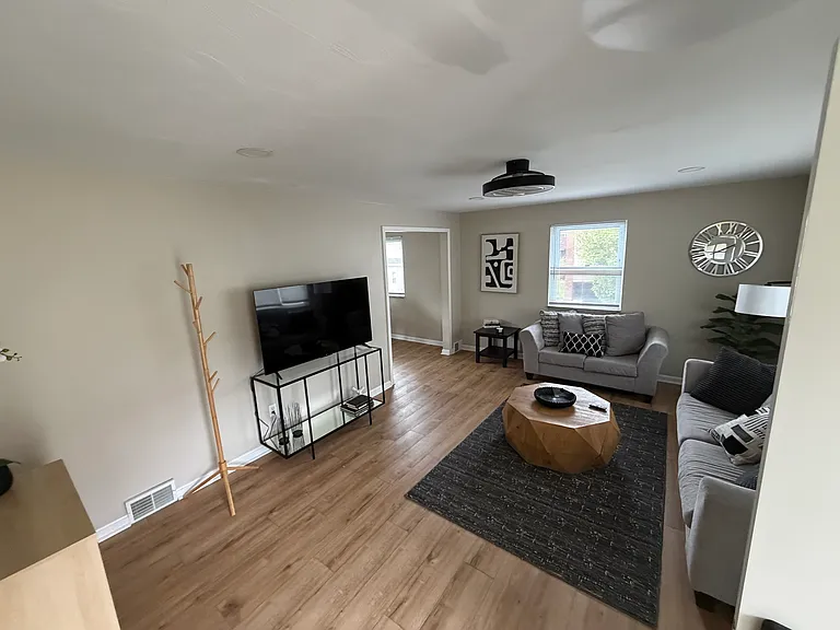 736-738 1st St #738 — Photo 9