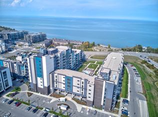 16 Concord Pl #627, Grimsby, ON L3M 0J1