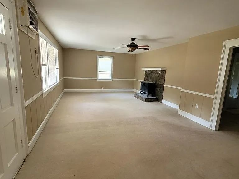 2105 College St — Photo 3