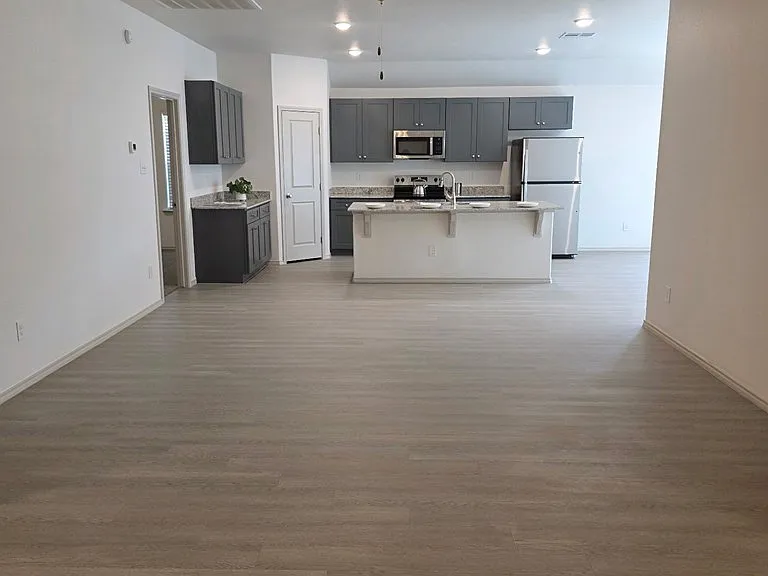 2516 S County Road 1103 — Photo 2