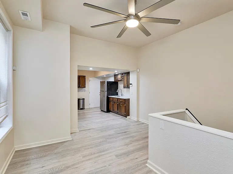 1421 N Park Pl — Photo 11
