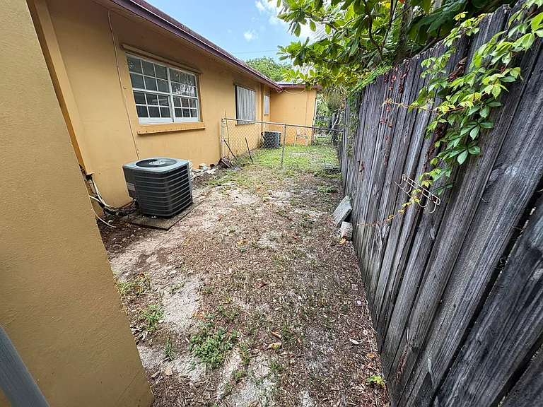 231 SW 8th St #B — Photo 29