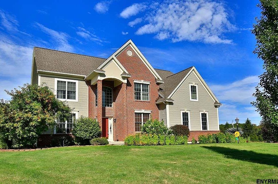 1st image of 10 Fairview Ln