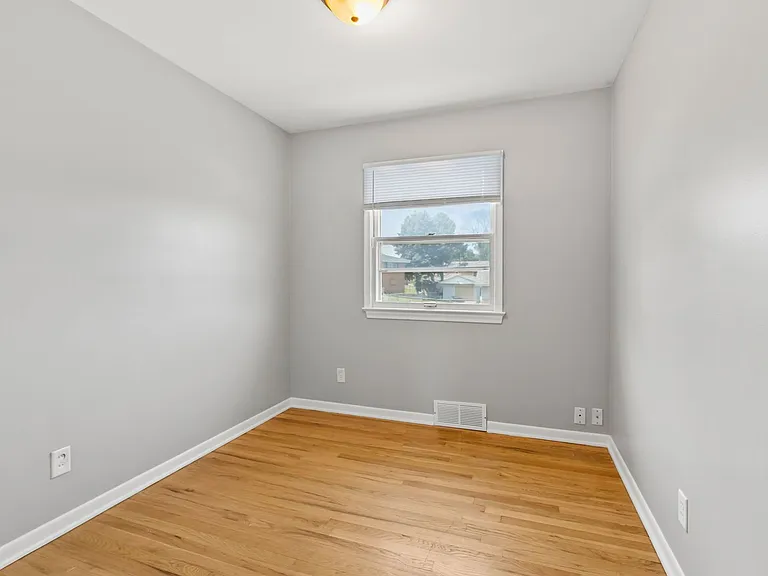 7215 S 41st Ave — Photo 9