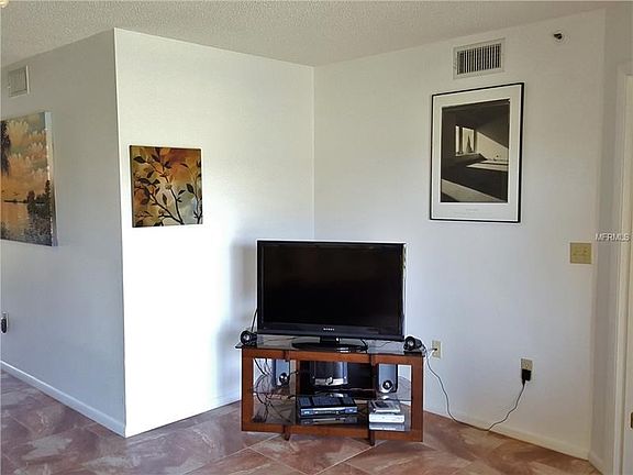 4th image of 1027 Wexford Blvd #1027