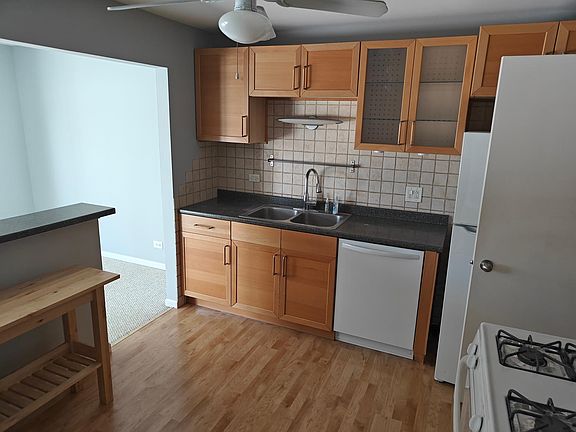 2nd image of 329 Silverwood Ct APT B2