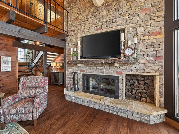 14th image of 751 Bear Knob Ln