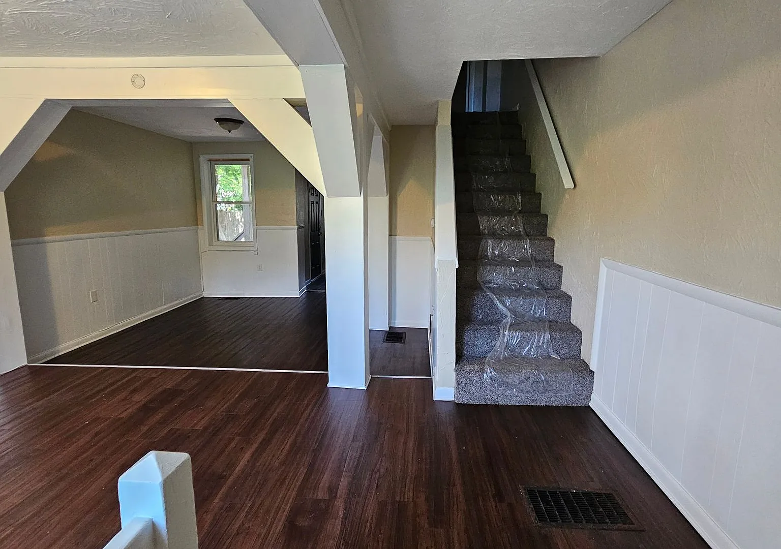 3 Bedroom Home with Fenced Yard & Central Air — Photo 1