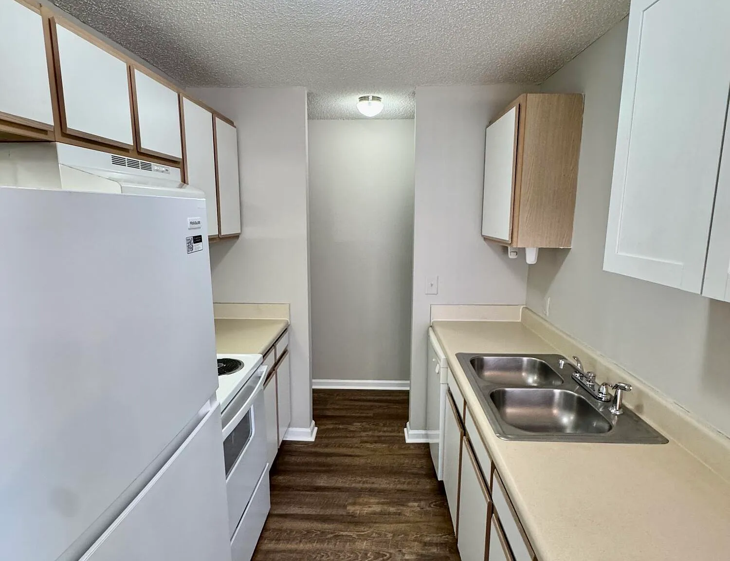 1 bed, 1.0 bath, $825 — Photo 4