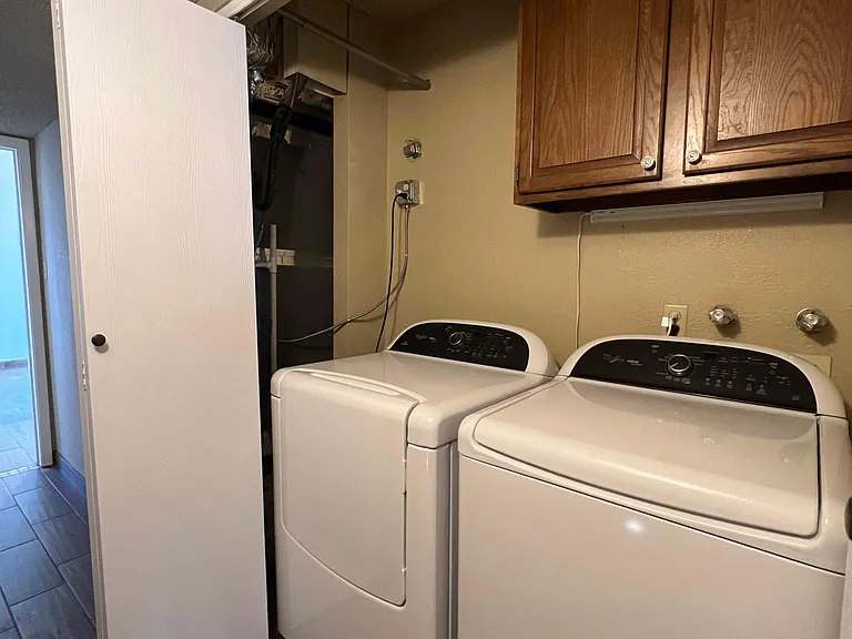 3390 Majestic Rdg — Photo 10