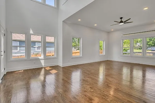 3715 Fairview Dr — Photo 5