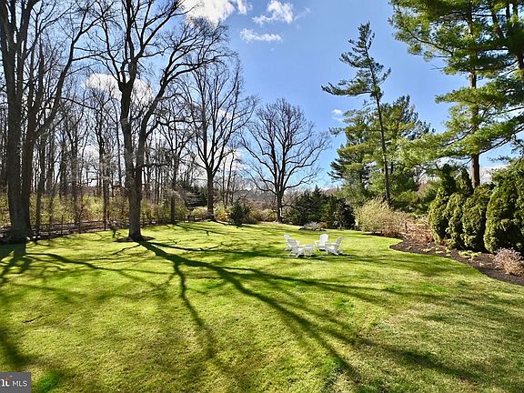 3rd image of 10487 Hunting Hills Pl