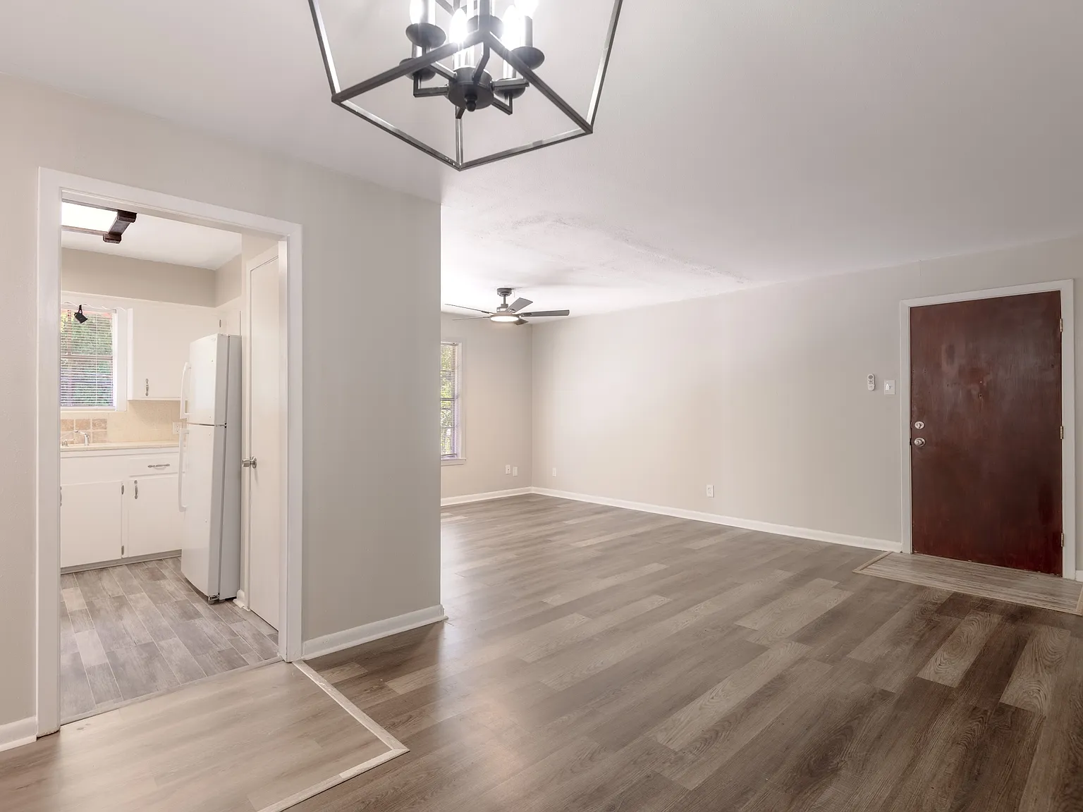818 University Ave — Photo 2