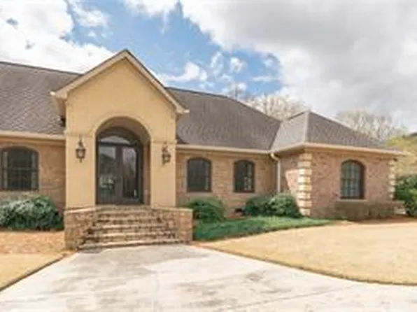 1813 Woodvalley Dr, Dalton, GA 30720