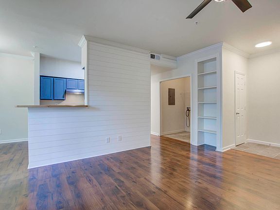 4th image of 700 Daniel Ellis Dr APT 5105
