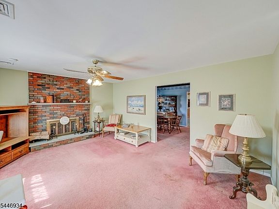 3rd image of 319 Marion Pl