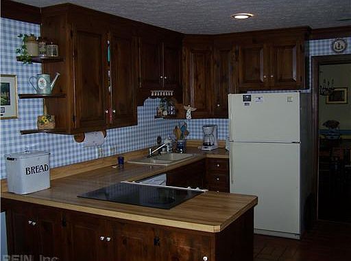 5th image of 105 Breezy Point Dr