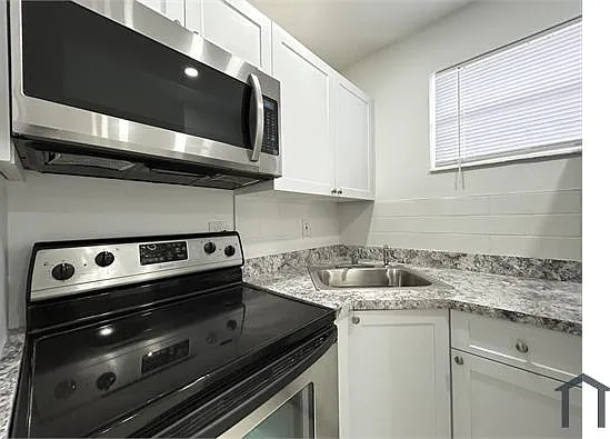 6950 NW 8th Ave — Photo 4