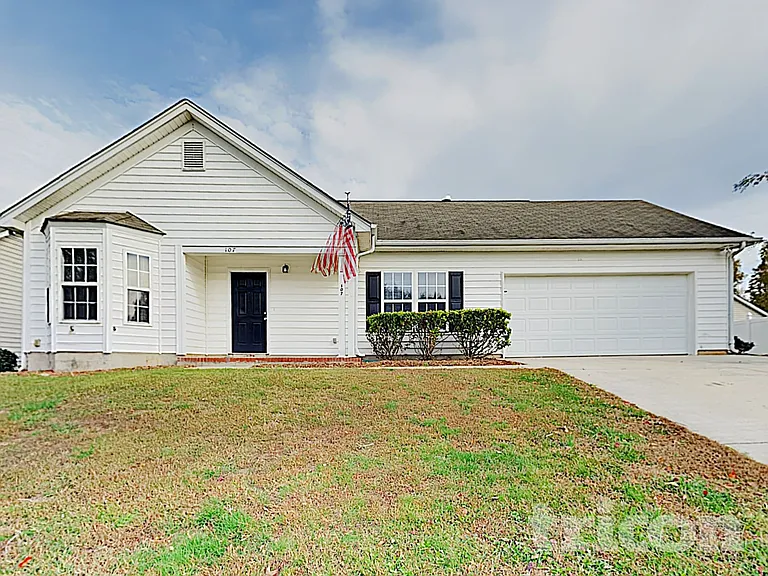 107 Everett Park Dr — Photo 2