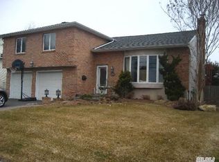 3009 Clubhouse Rd, Merrick, NY 11566