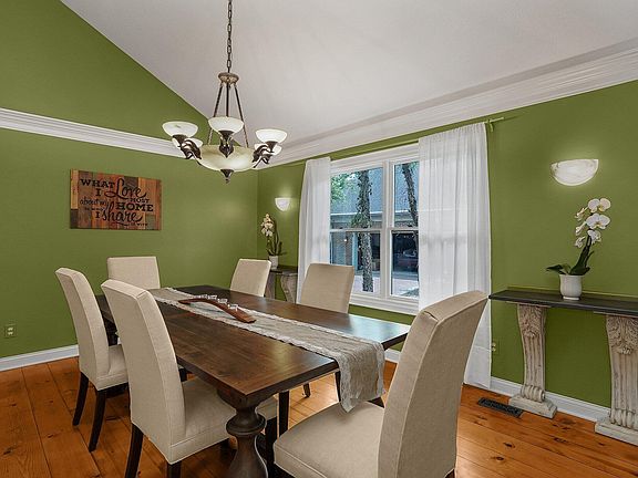 5th image of 9808 Oxford Cir